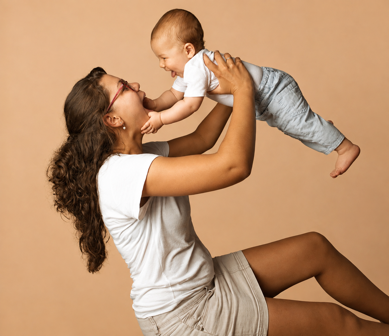 Doula accompagnant le lien entre une mère et son bébé